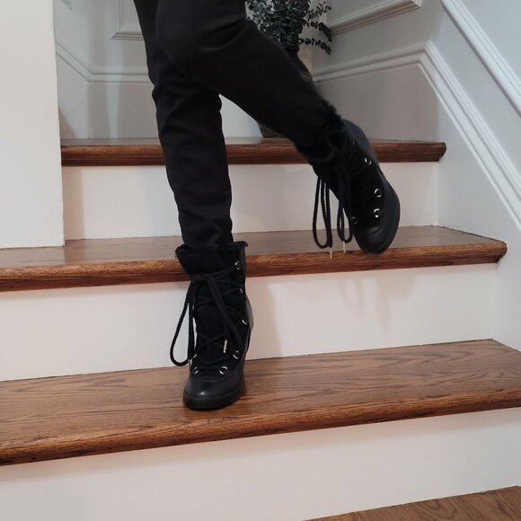 Michael Kors Boots. Leather Upper. Genuine Fur Lining. Wedge. Black. 7.5 - 8M. - Picture 12 of 13